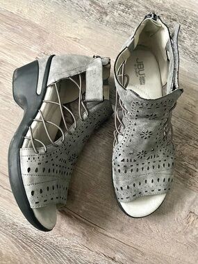 JBU Nelly Encore Women's Wedge Sandal Memory Foam Gunmetal Women's Size 8.5